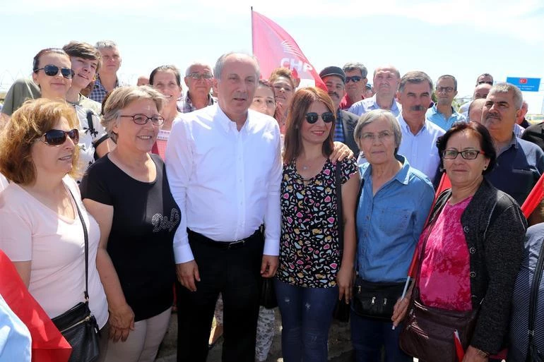 Στοπ από Ελληνες αστυνομικούς – «Δεν επέτρεψαν να εισέλθουν στην Ελλάδα δημοσιογράφοι και βουλευτές του CHP» – Δύο προσαγωγές Τούρκων
